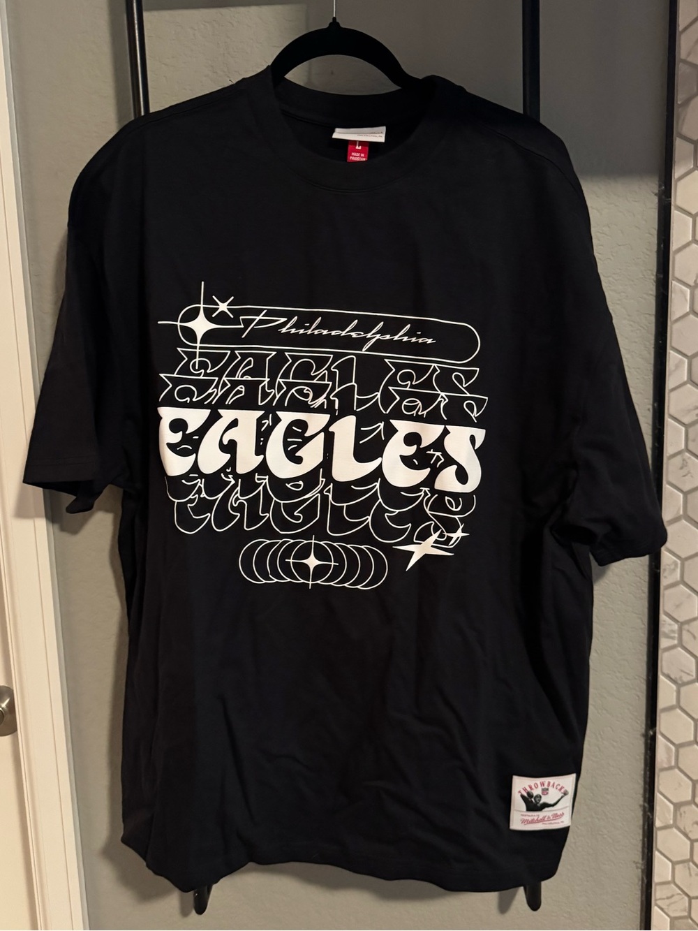 *Throwback* Philadelphia Eagles Black Graphic T-Shirt Men’s Large